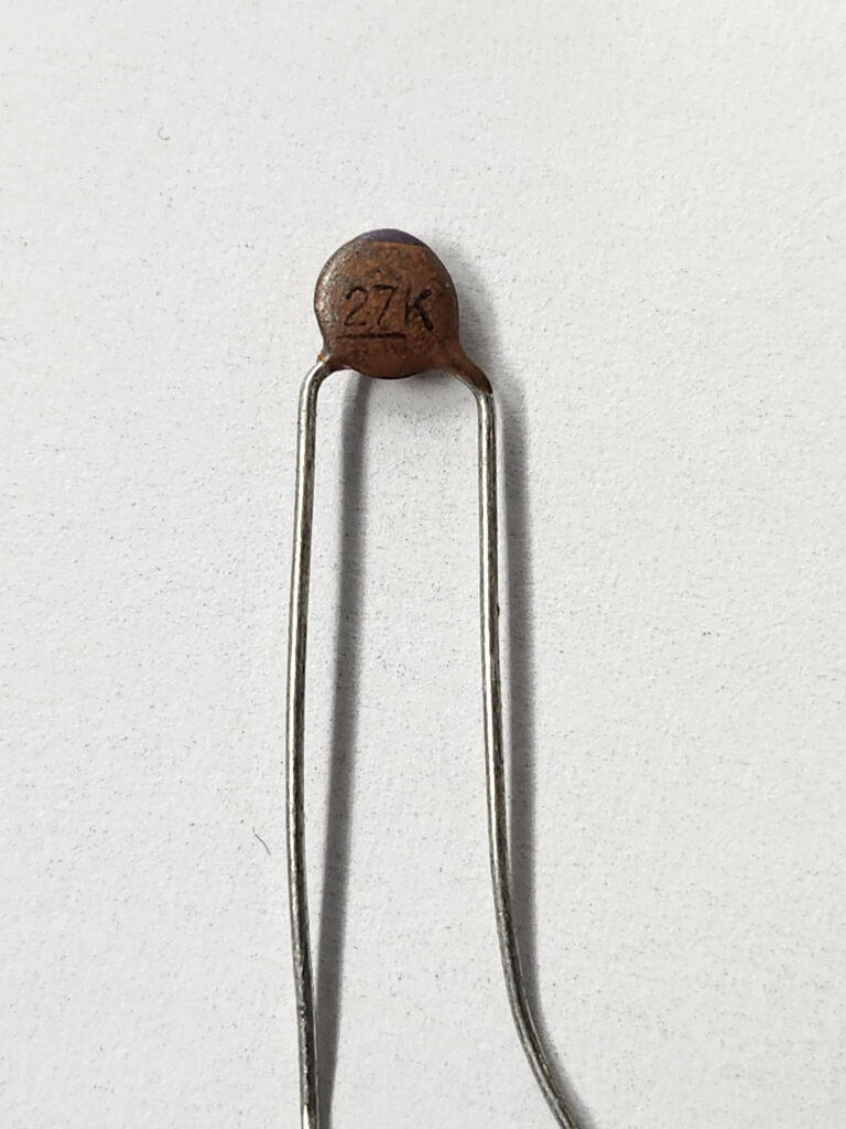 0.000027uf 50v, Ceramic