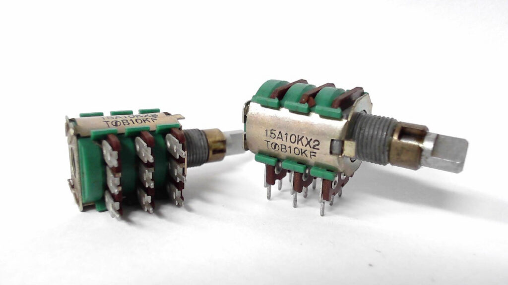 15A10KX2 + 10KBF, Center Det, Metal D-Shaft