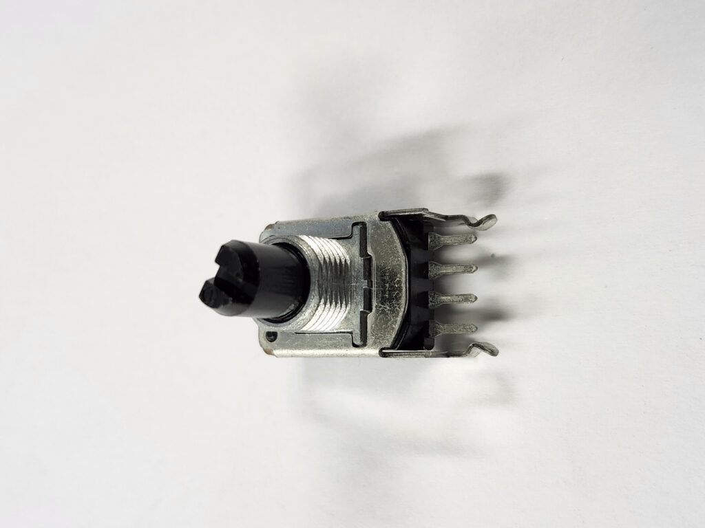 100KB, Plastic D-Shaft, 13mm