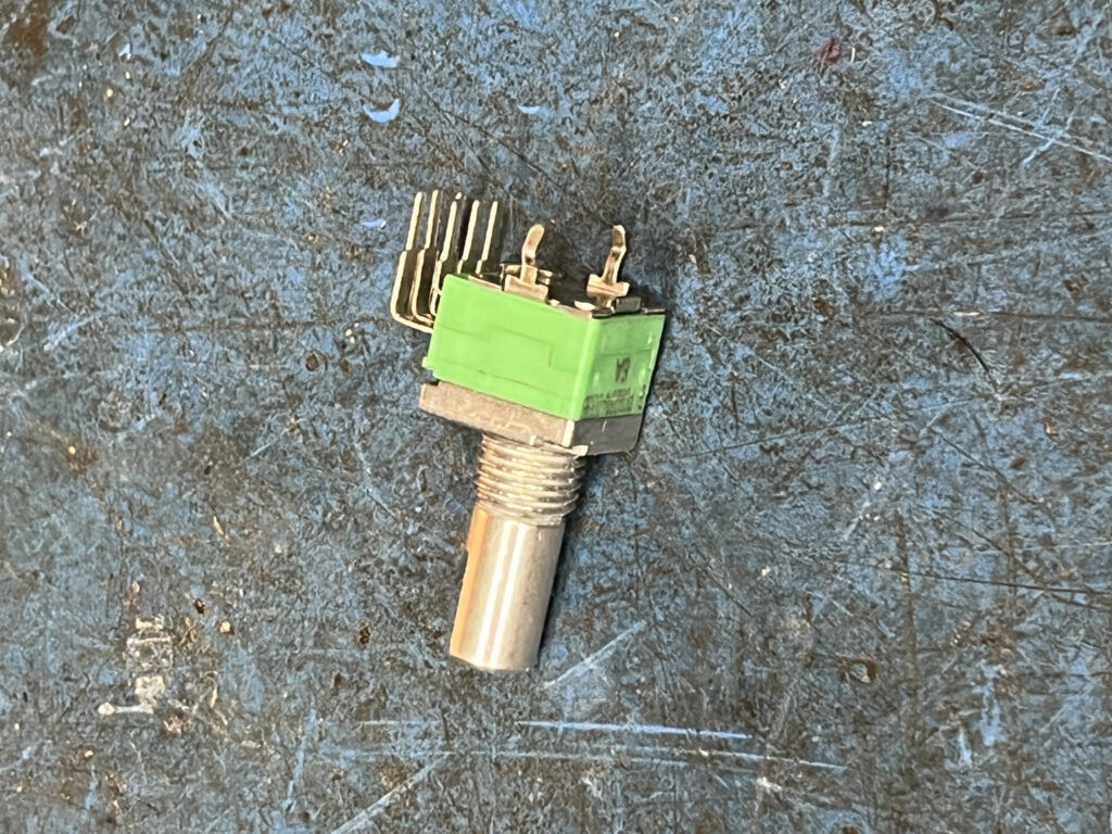 20KBx2 Pot, Metal D-Shaft, 15mm, Center Detent