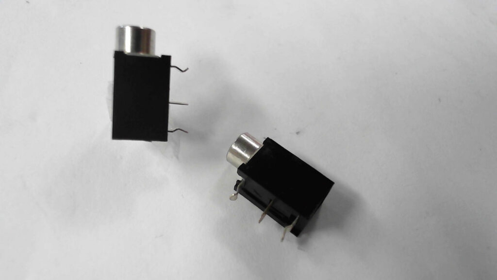 1/8" Mono Jack (P2)