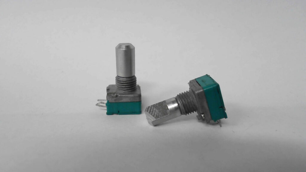 10KB, Metal D-Shaft 15mm